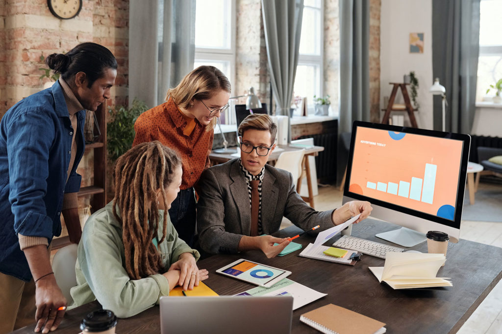 seo experts are discussing link building strategy
